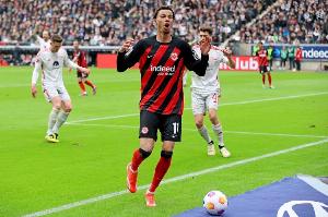 亏炸了巴黎1年前1650万欧贱卖埃基蒂克 他现身价升至5500万欧